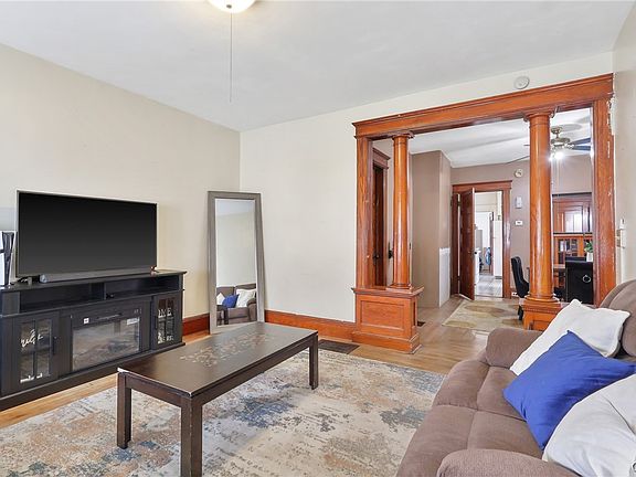 5th image of 422 Elliott St