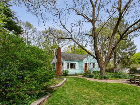 11 Calvin Rd, Kendall Park, NJ 08824