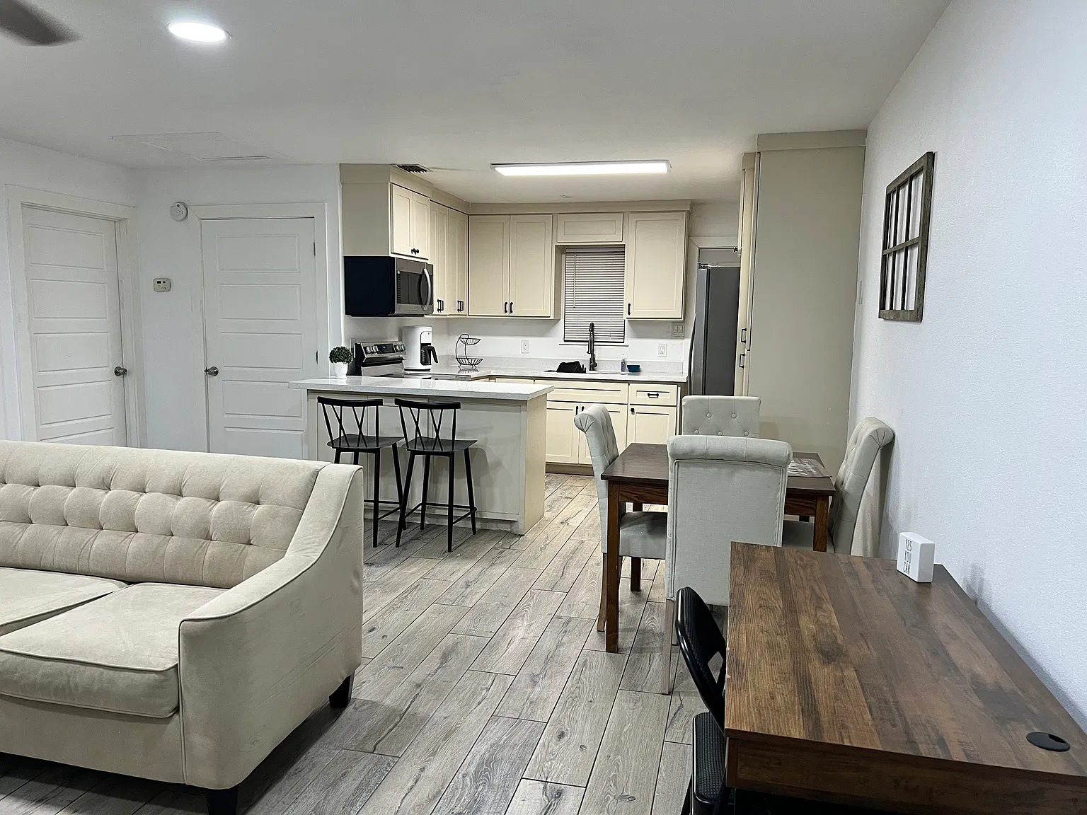 2 bed, 1.0 bath, 792 sqft, $950 — Photo 2