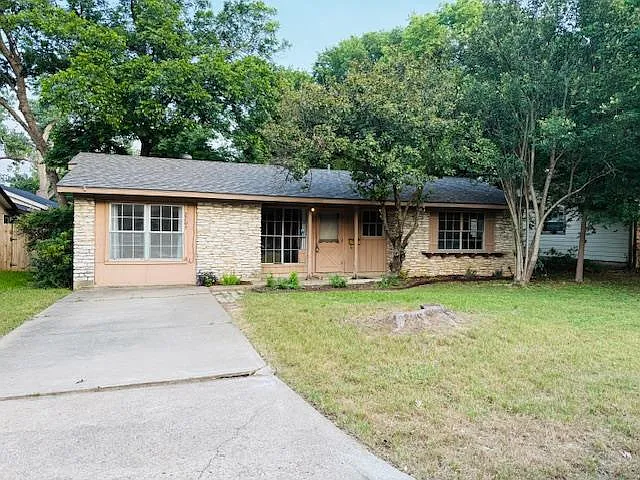 2 bed, 1.0 bath, 1224 sqft, $2,300 — Photo 1
