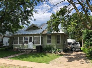 302 S Elm St, New London, IA 52645