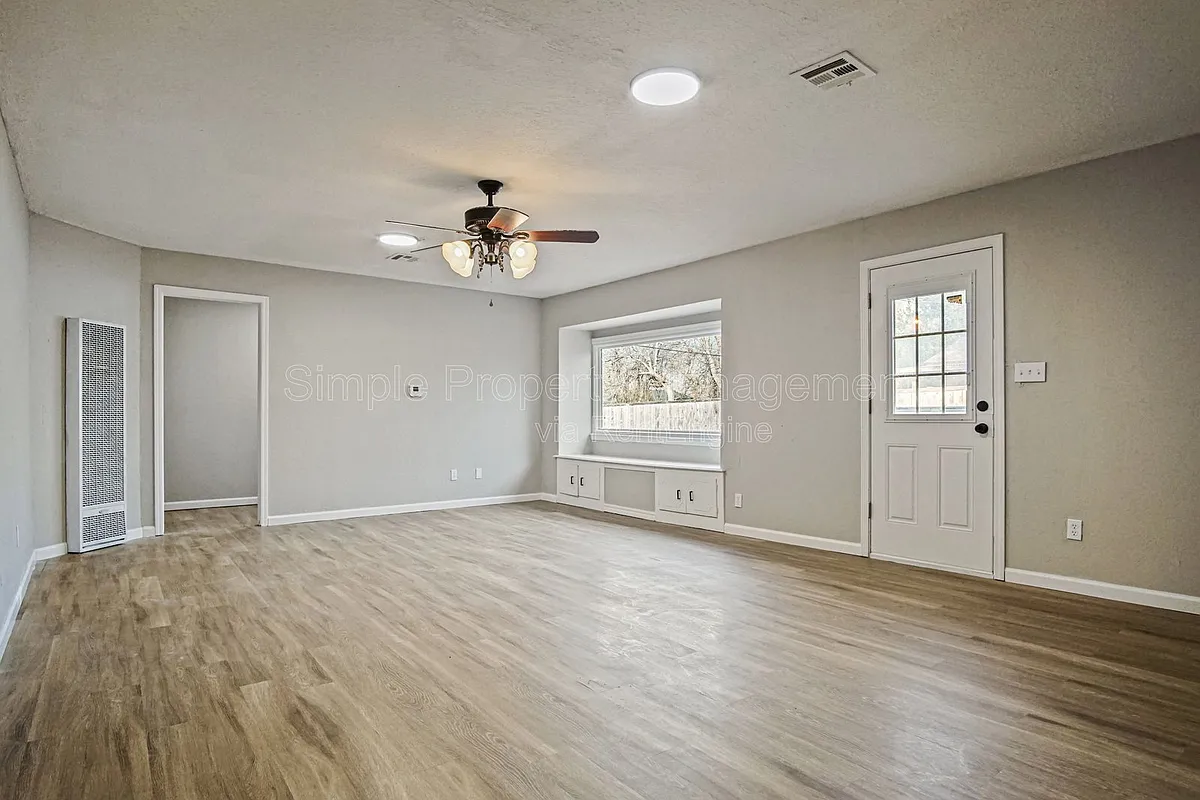 Building Photo - 1607 Denison Dr