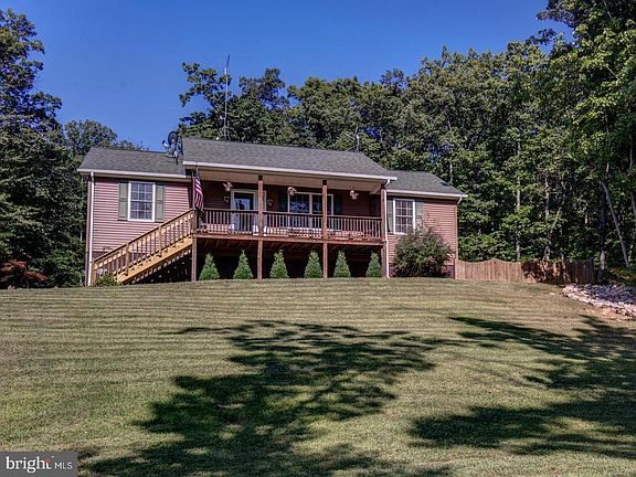 3rd image of 807 Crow Dr
