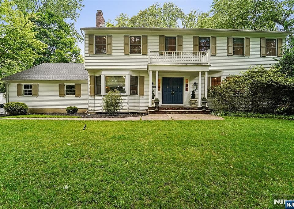 1st image of 105 Deerhorn Ct