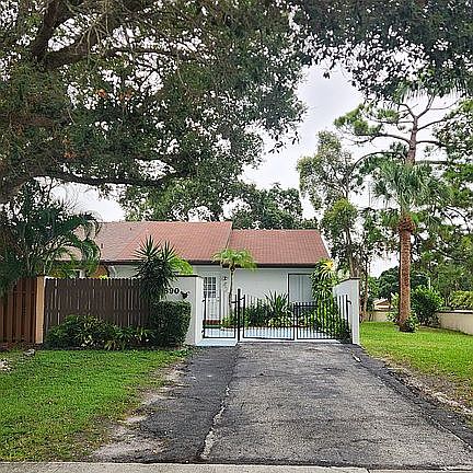 2nd image of 5690 Biscayne Dr