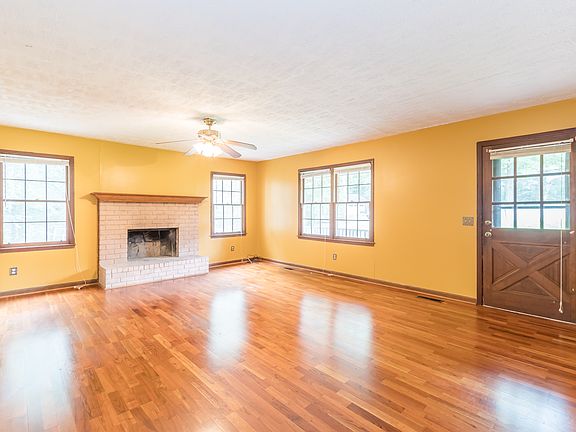 2nd image of 4034 Balmoral Ct