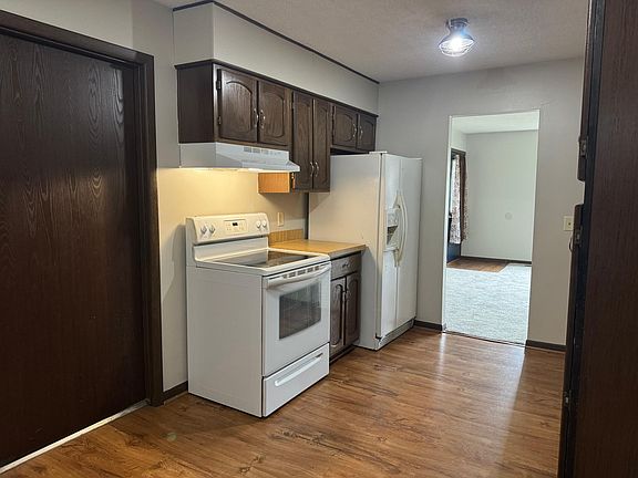 3rd image of 2050-2052 Edgewood Dr
