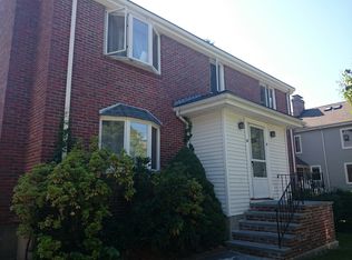 10 Belmont Rd, Chestnut Hill, MA 02467