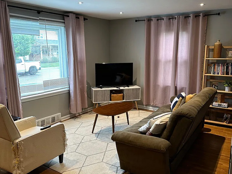 55 Yarmouth Rd — Photo 3