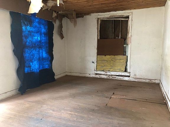 3rd image of 606 N Avenue C