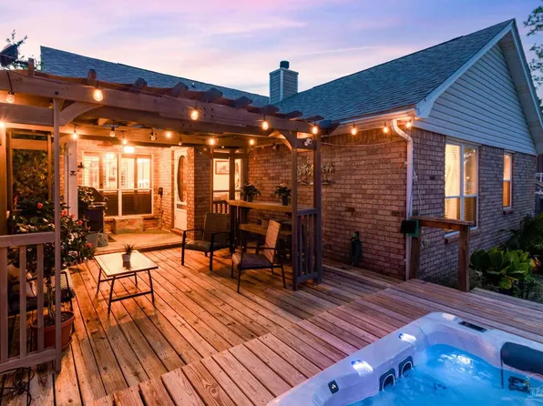 1674 College Pkwy, Gulf Breeze, FL 32563