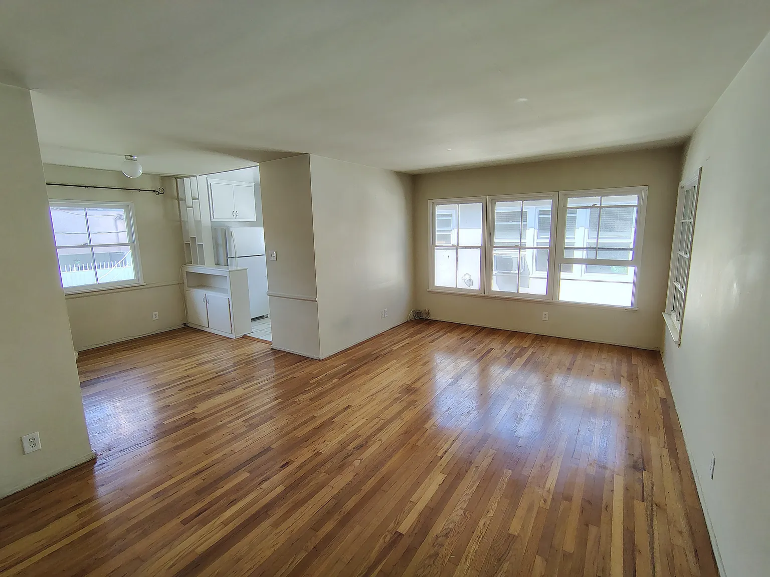 2 bed, 850 sqft, $2,475 — Photo 2