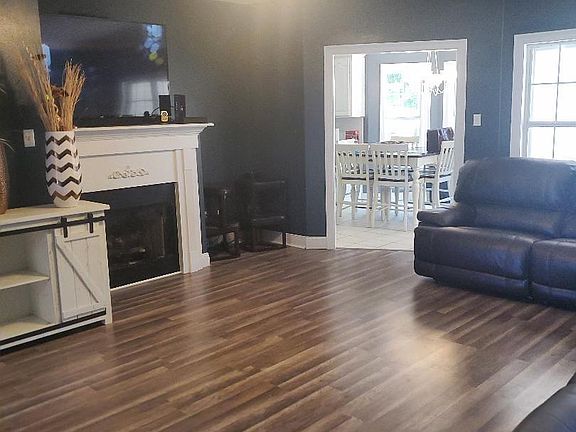 2nd image of 318 Timberwood Dr