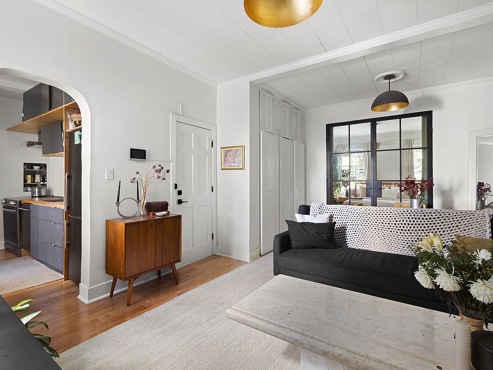1st image of 79 Calyer St Floor 2