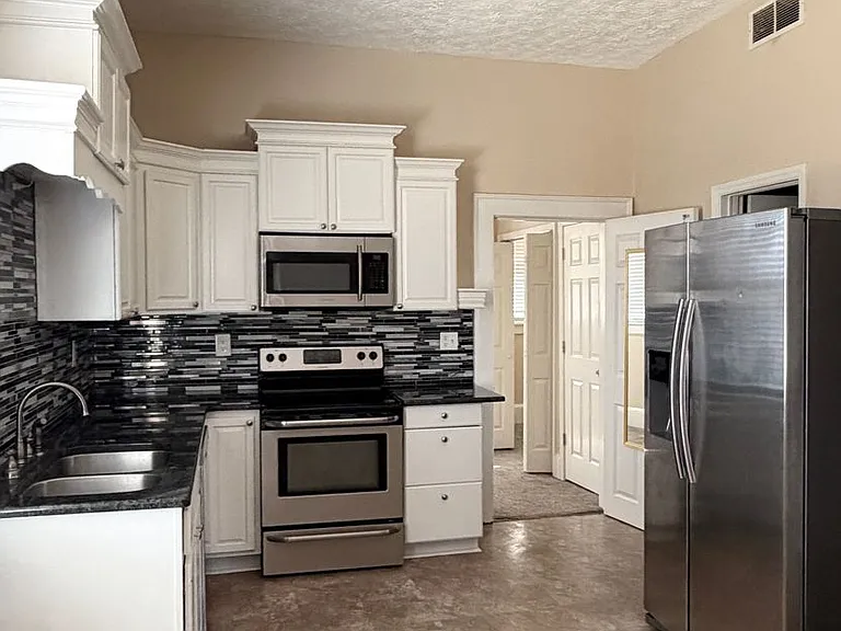 115 Lockett St — Photo 11