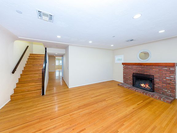 2nd image of 439 S Mariposa St