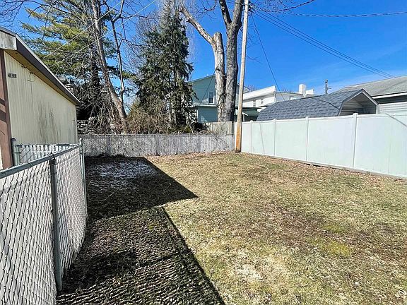 4th image of 1011 N Lincoln St