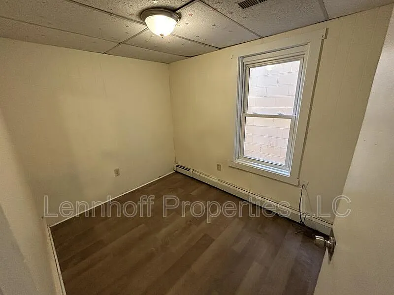 3 bed, 1.0 bath, $2,300 — Photo 3