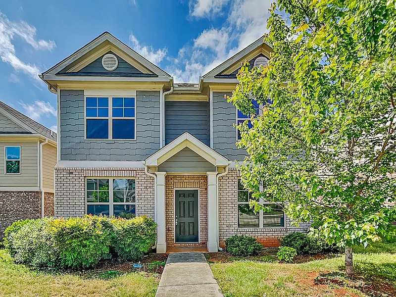 4 bed, 2.5 bath, 2398 sqft, $1,975 — Photo 2
