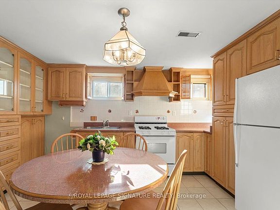 5th image of 64 Watney Cres