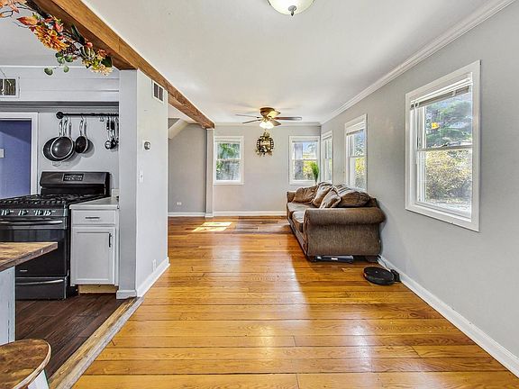 2nd image of 141 Oak Knoll Dr