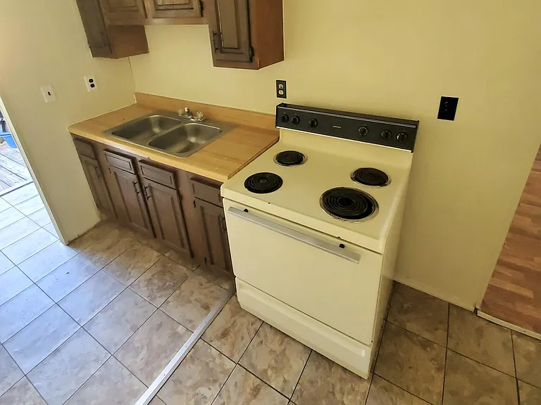 1035 Thornton Ave #6 — Photo 8