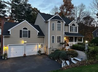 8 Wamsutta Ridge Rd, Charlton, MA 01507