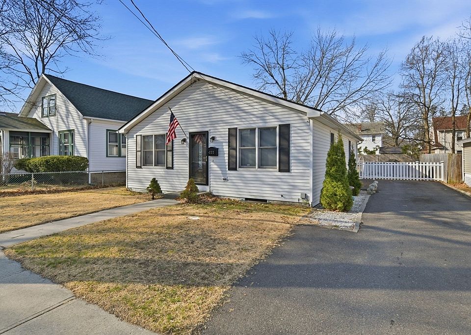 1st image of 222 Edendale St
