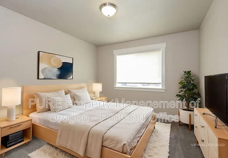215 NE Regan Hill Loop — Photo 3
