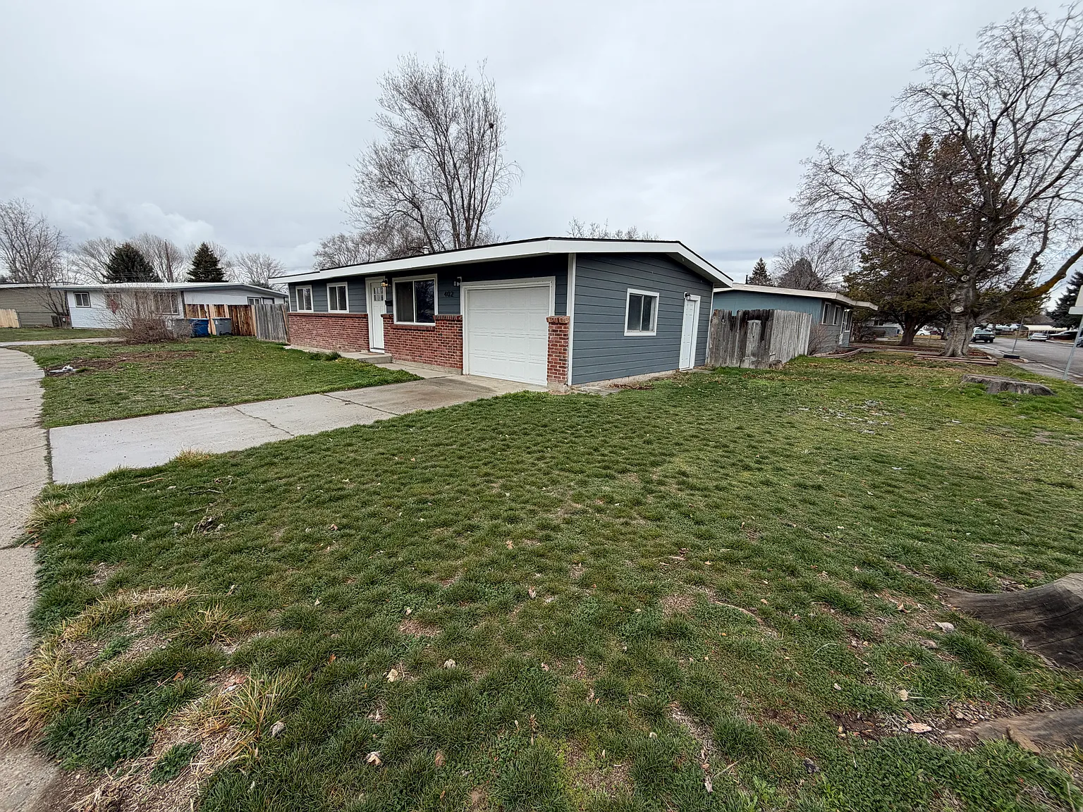 3 bed, 864 sqft, $1,700 — Photo 2