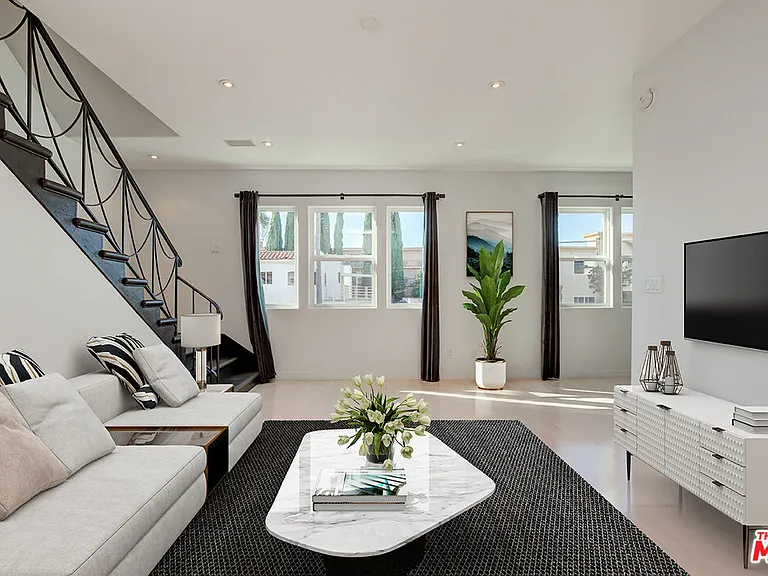 932 S Shenandoah St #3 — Photo 2
