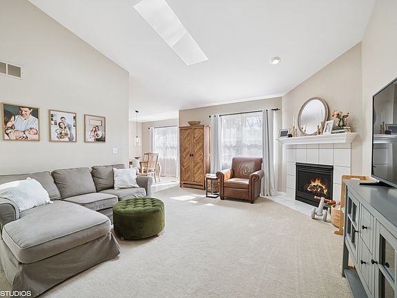 3rd image of 204 Dunridge Cir #204