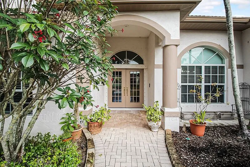3 bed, 2.0 bath, 2413 sqft, $3,600 — Photo 2