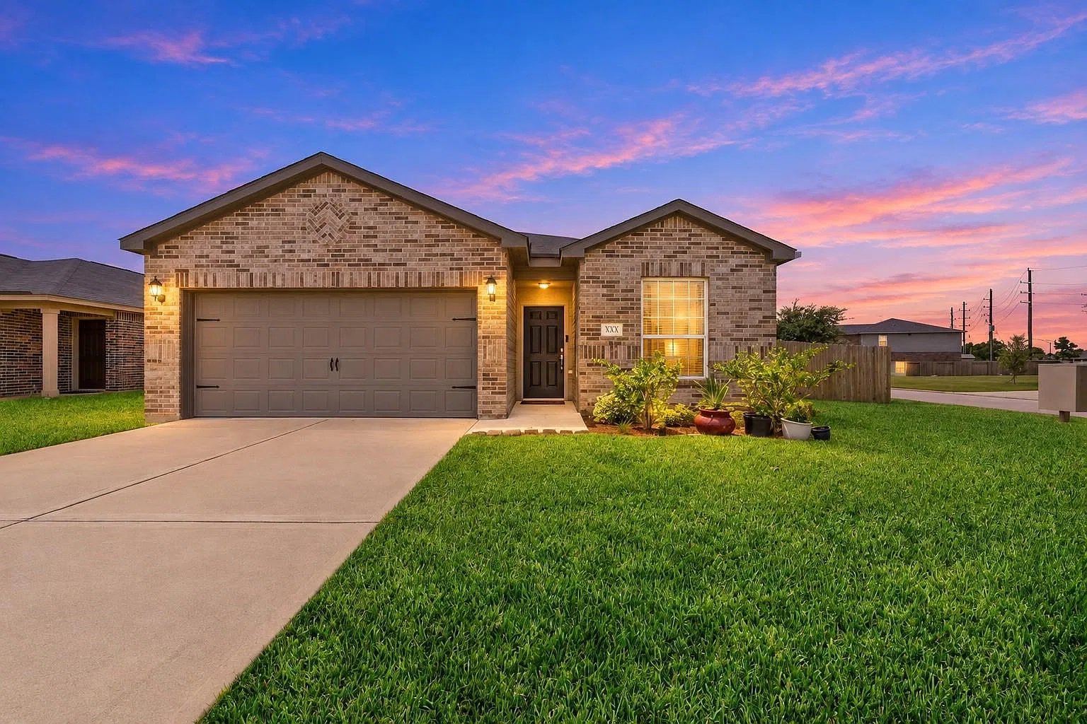 3 bed, 2.0 bath, 1621 sqft, $2,100 — Photo 1