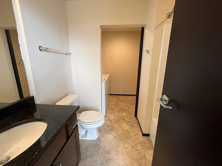 Galaxie High Rise Apartments — Photo 153