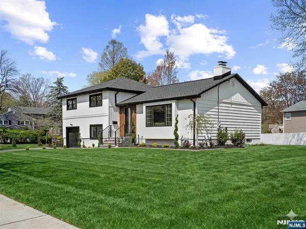 22-35 Radburn Rd, Fair Lawn, NJ 07410