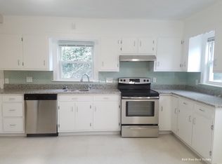 162 Grove St #13HY, Chestnut Hill, MA 02467