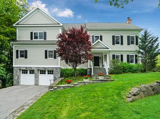 16 Mohegan Rd, Larchmont, NY 10538