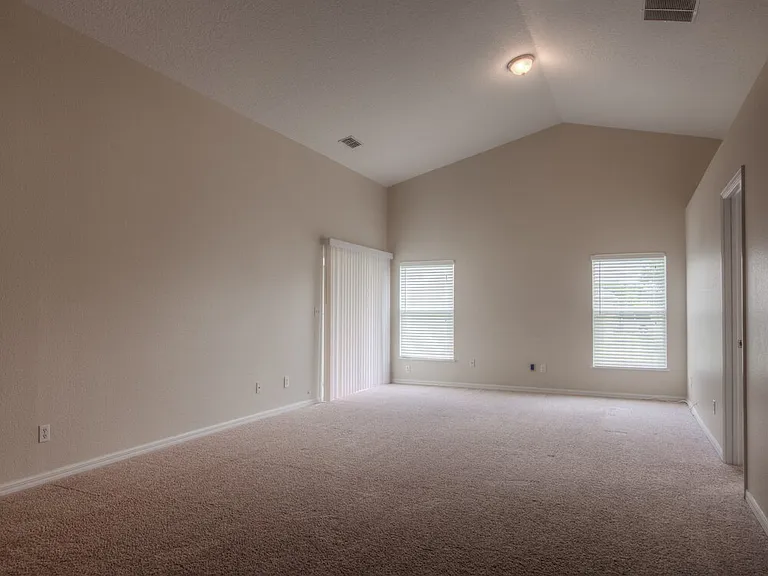 4612 Woodford Dr — Photo 2