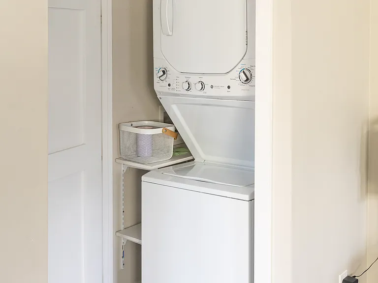 In-uint washer/dryer
