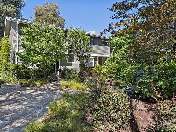 5th image of 712 University Dr
