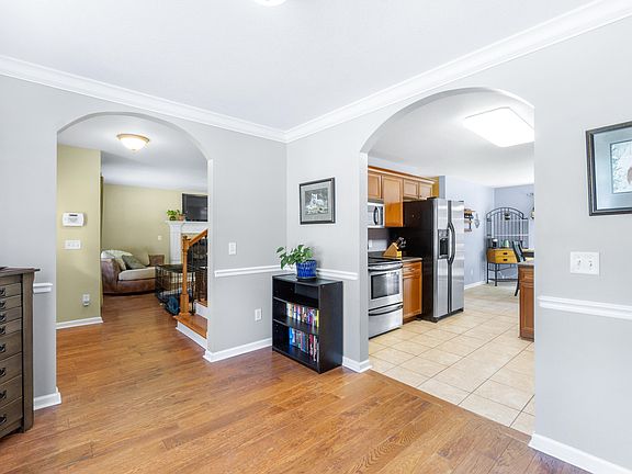 5th image of 5585 Sarah Dr