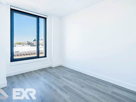 5th image of 210 Clarkson Ave #503