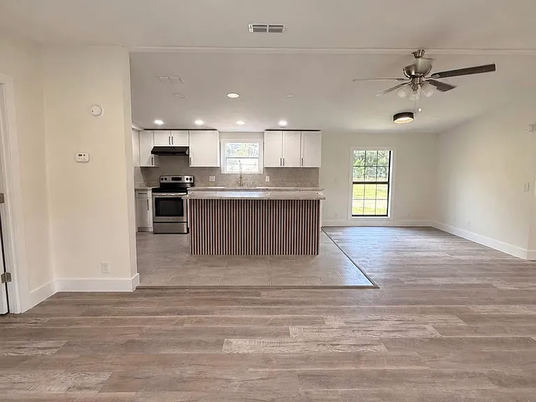 3304 Edwards Rd — Photo 2