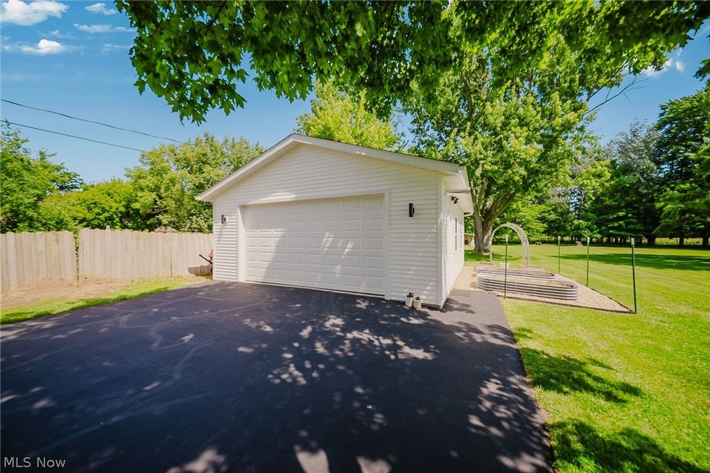 107 Cooper Foster Park Rd, Amherst, OH - More