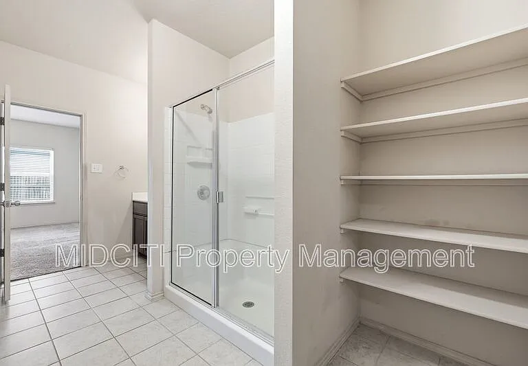 205 Tallow Trl — Photo 16