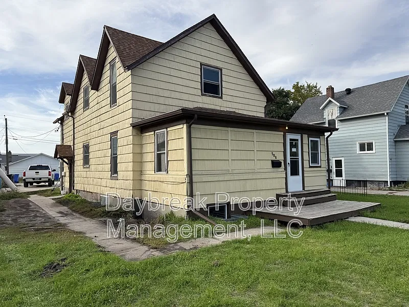 4 bed, 2.0 bath, $1,875 — Photo 2