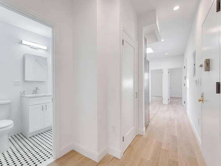 231 E 60th St #5A — Photo 8