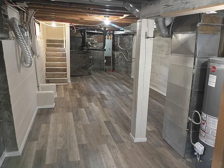 NE Spokane 2 bedroom apartment (Fresh paint and flooring) — Photo 19