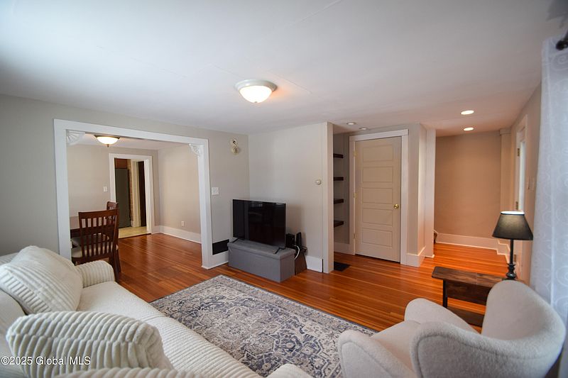 5th image of 52 Wilson Avenue
